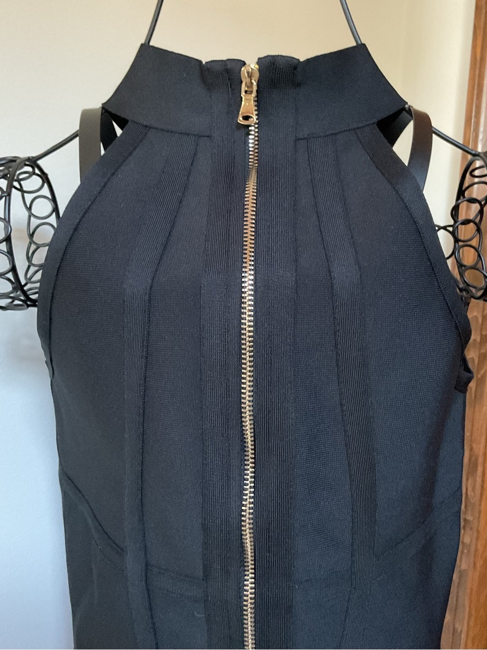 Sleek Black Bodycon Midi Dress, Medium - Picture 3 of 7